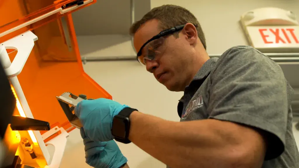 Retrait des pièces imprimées en 3D du système Figure 4