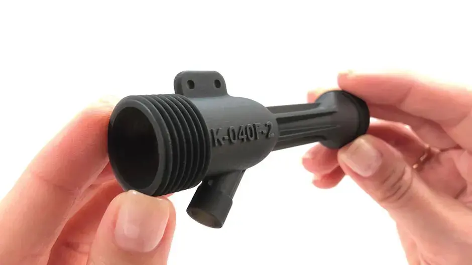 Pièce imprimée en 3D réalisée avec le matériau Figure 4 Tough-BLK 20, présentant une résistance semblable à l'ABS avec une stabilité UV à long terme