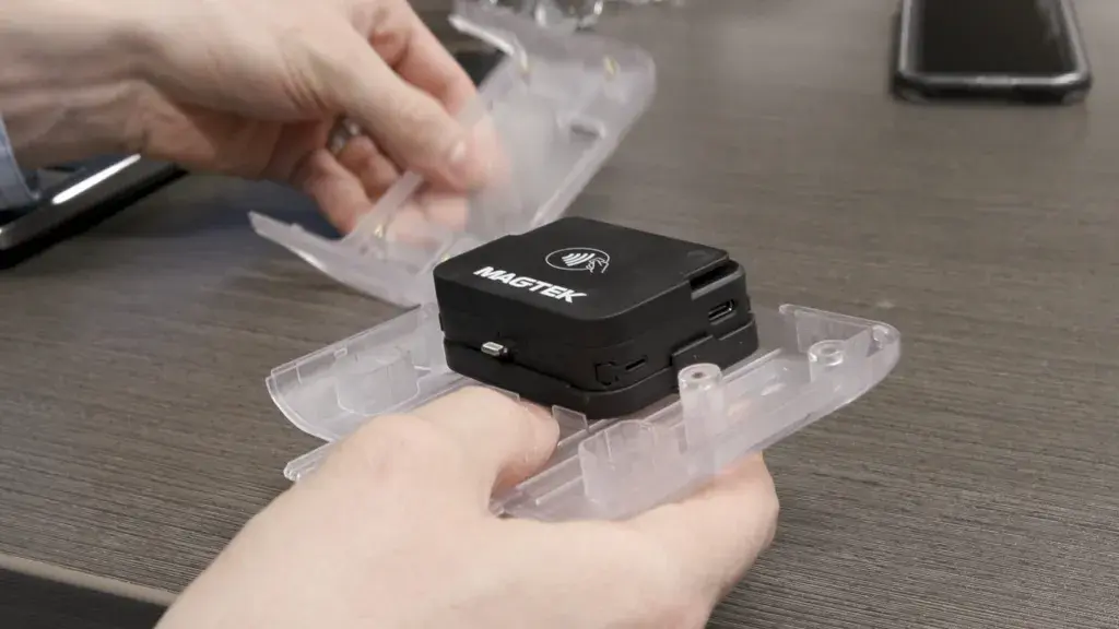 Les pièces transparentes imprimées en 3D permettent aux clients de localiser les interférences plus rapidement pour améliorer les concepts