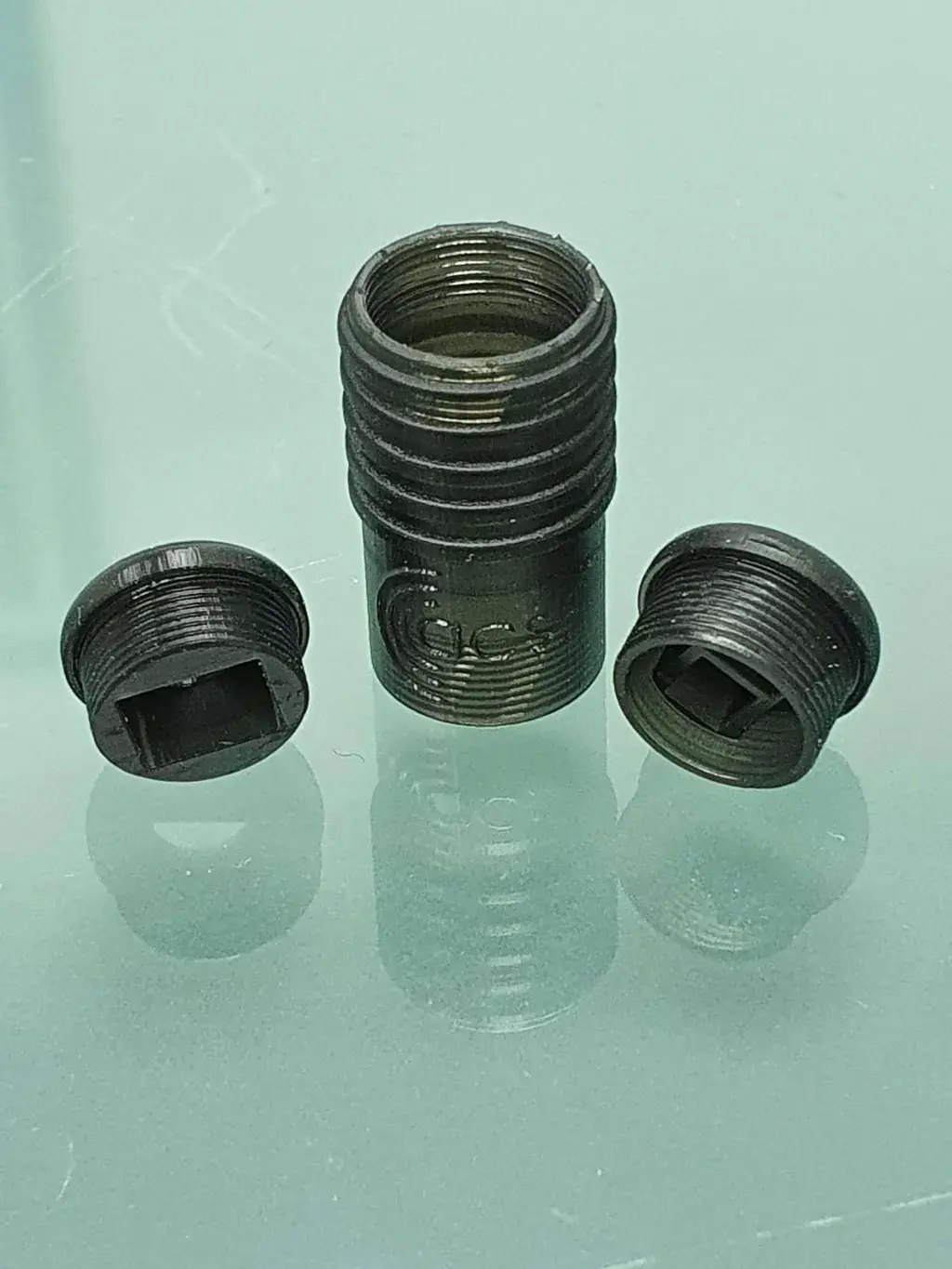 Pièce de production 3D imprimée avec filetage, produite à l'aide de l'imprimante Figure 4 PRO-BLK 10