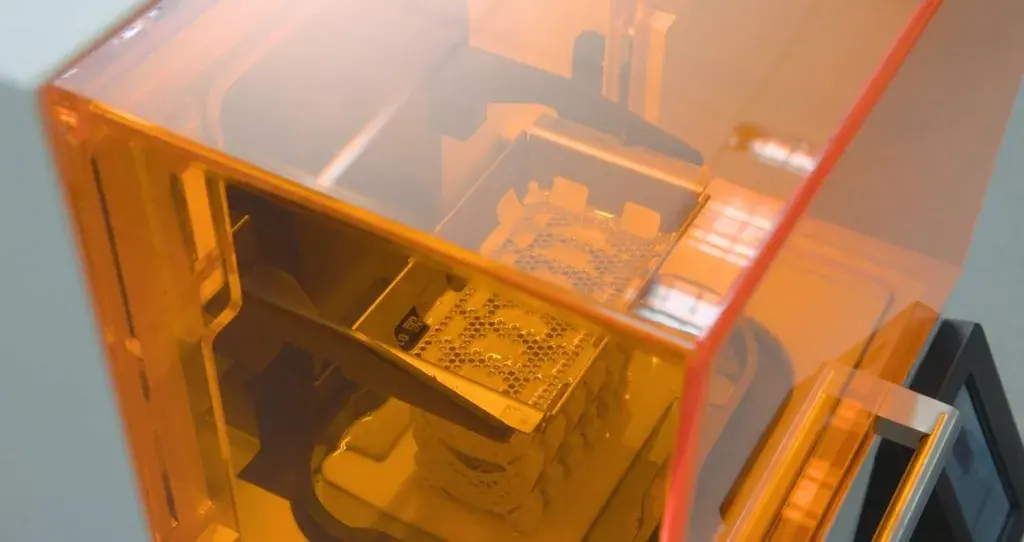 Empreintes orthodontiques 3D à l'intérieur d'une imprimante NextDent 5100