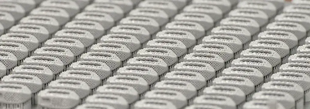 Fabrication d'implants vertébraux en métal imprimés en 3D à rms