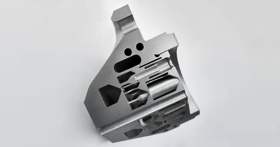 Coupe d'un injecteur de carburant DMP imprimé en 3D de DLR