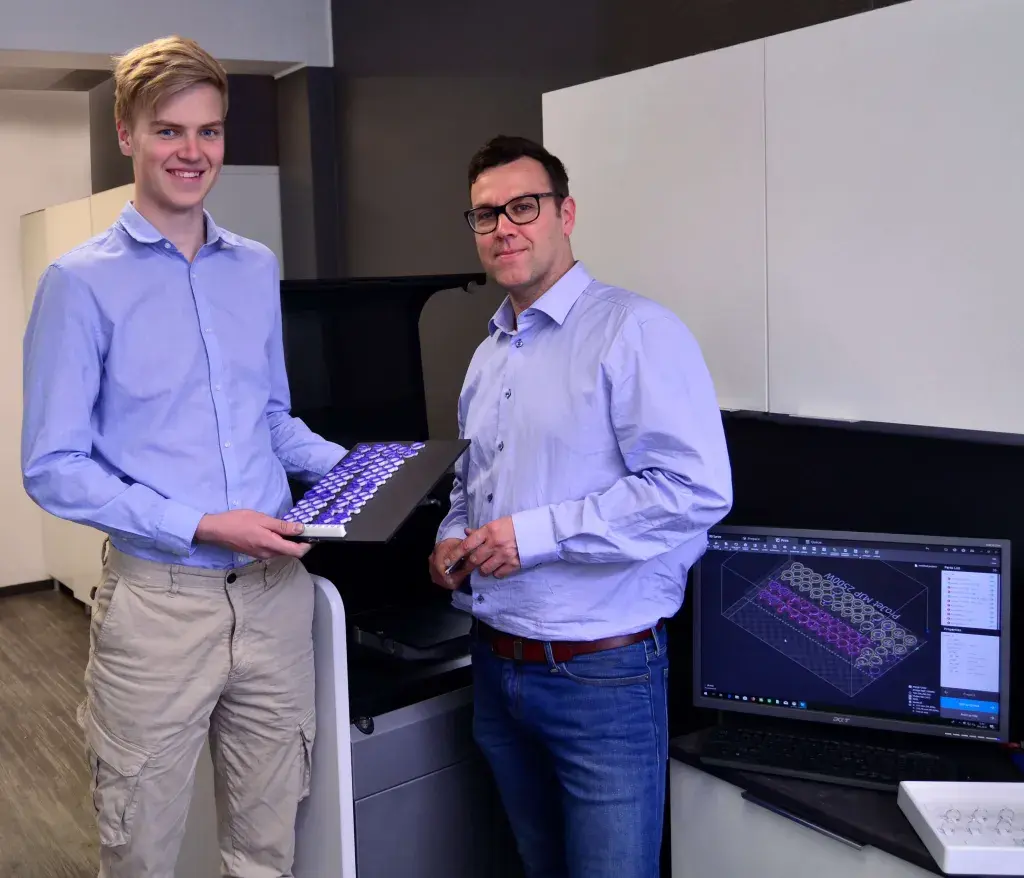 Propriétaire de Narsakka OY avec des modèles de fonderie à la cire imprimés en 3D