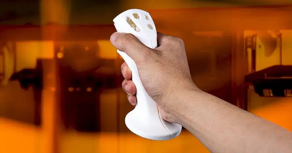 Figure 4 Tough 60c White en main