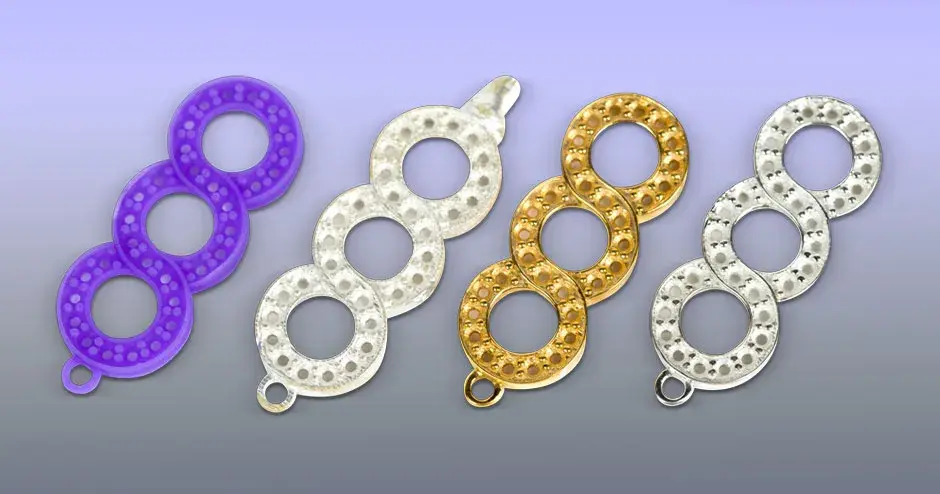 pendentif : en cire violette, en moulage en argent, en moulage en or, et en ensemble fini et poli avec des diamants