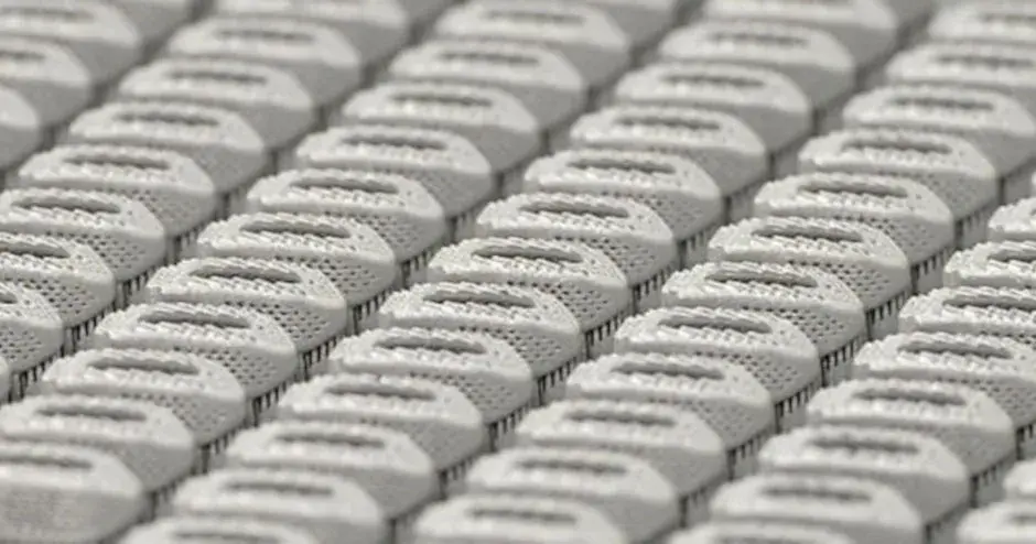 Implant vertébral en métal via DMP de rms