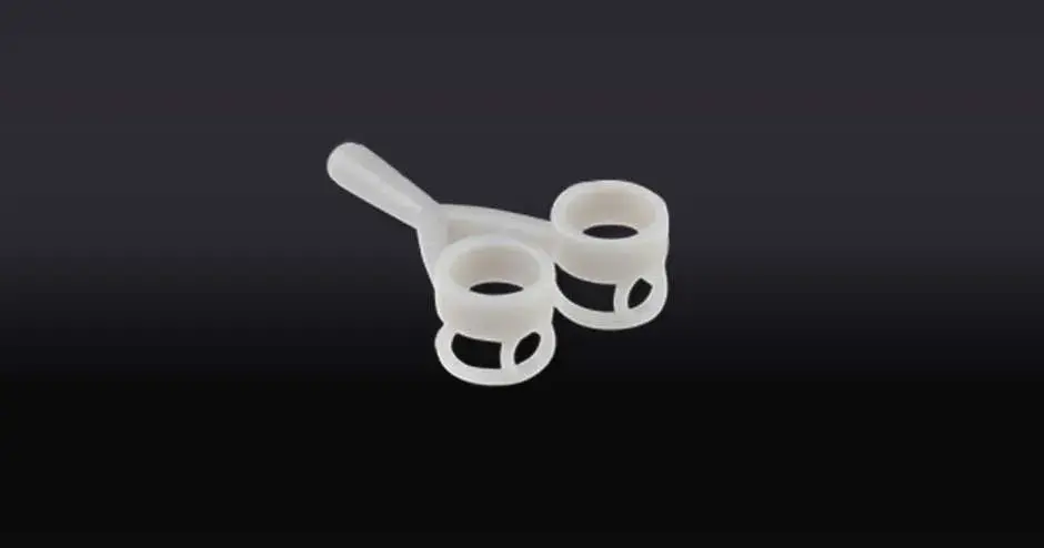 pendentif imprimé en 3d avec figure 4 jewel master grey sur fond noir