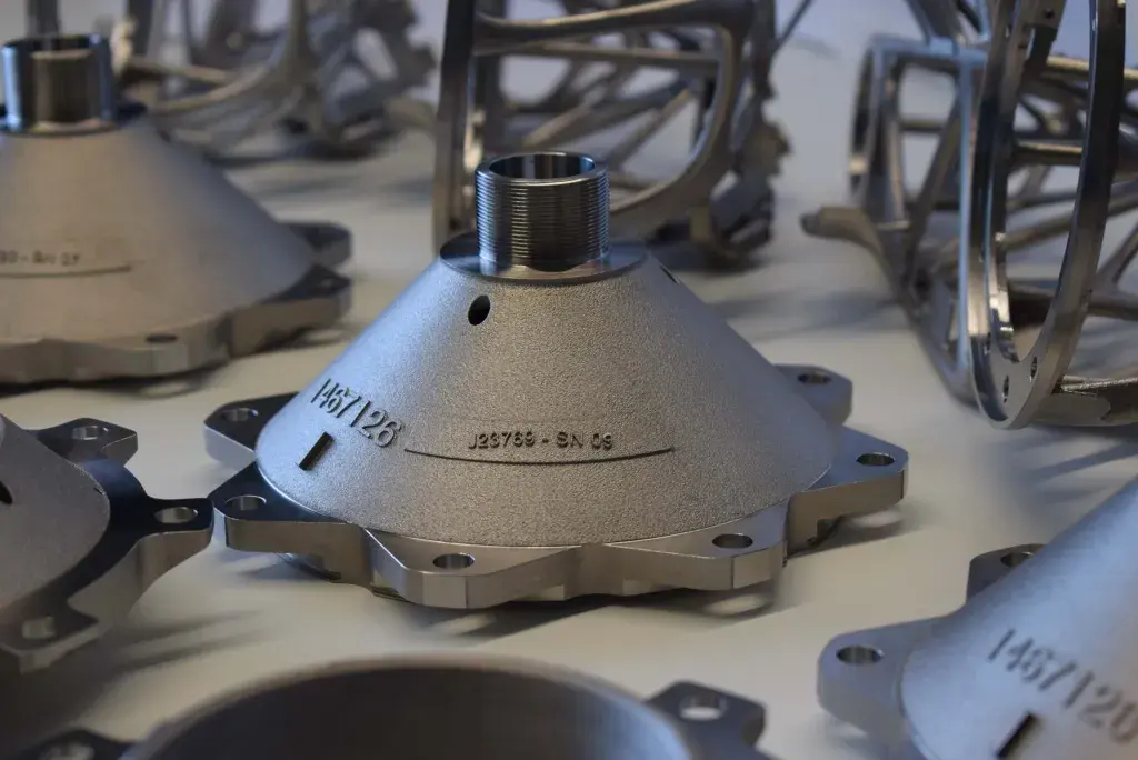 Gros plan des composants ETHM de Thales Alenia Space