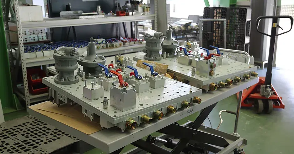 Vannes et régulateurs de pression pré-assemblés fabriqués avec de nombreux composants