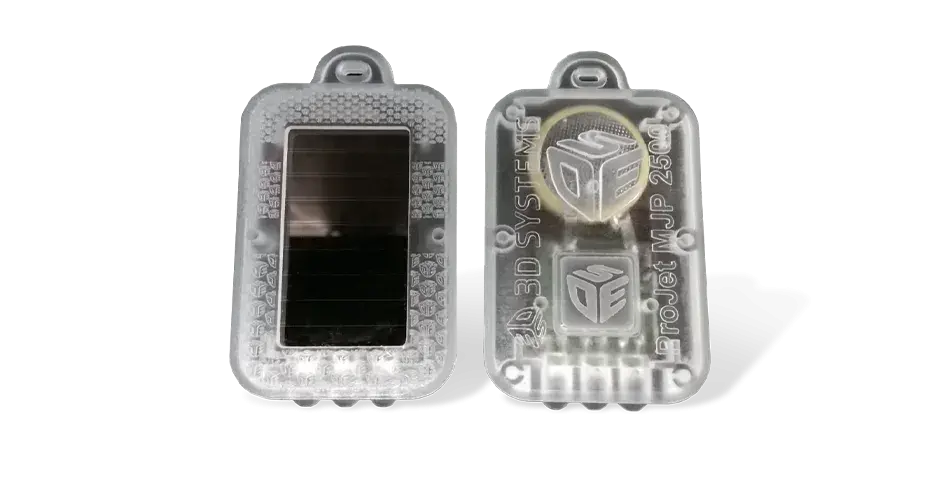 Assemblage d'un prototype de mini-lampe de poche à LED avec une qualité de texte exceptionnelle, une texture, des arêtes vives et des encliquetages