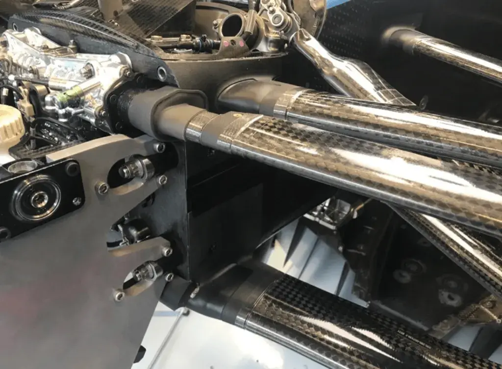 Joint et cadre de suspension produits en Figure 4® EGGSHELL-AMB 10 et DuraForm® PA, respectivement