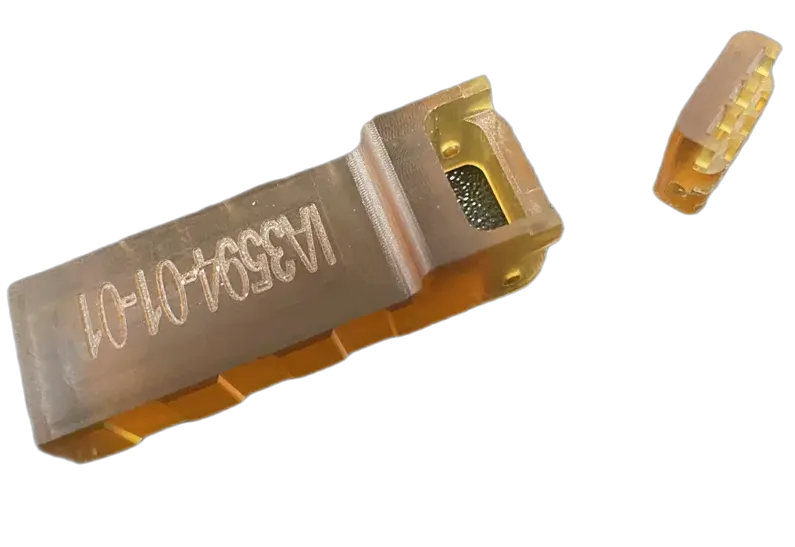 Ce dispositif de positionnement de l’aiguille en matériau Figure 4 HI TEMP 300-AMB a été imprimé pour Interplex.