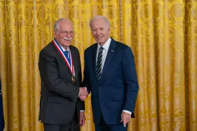 Chuck Hull avec Joe Biden