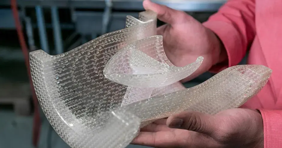 Les modèles SLA QuickCast® réalisés sur la ProX® 800 en Accura® CastPro™ Free réduisent considérablement le temps et le coût des outils de moulage à modèle perdu dans l'aérospatiale