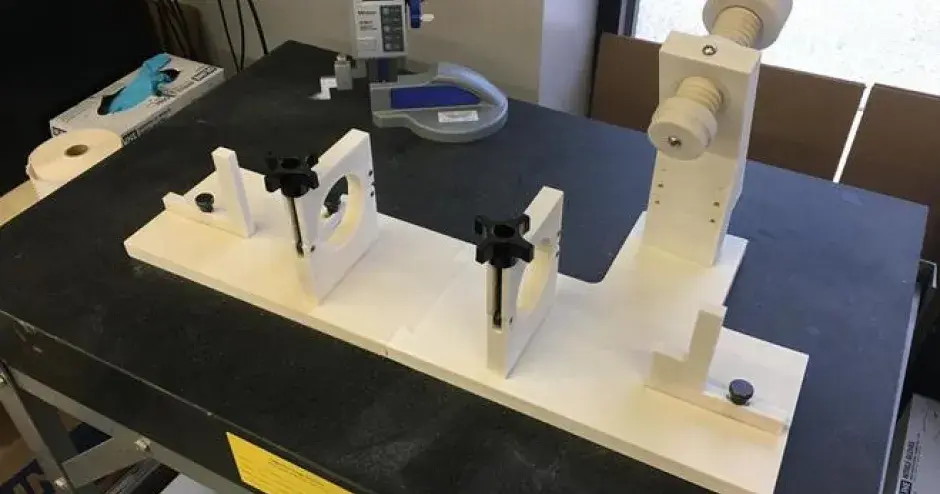 Dispositif de fixation imprimé par SLS pour le soudage TIG