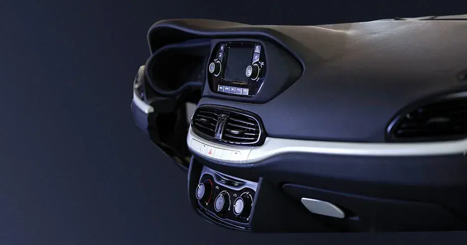 tableau de bord noir sans volant