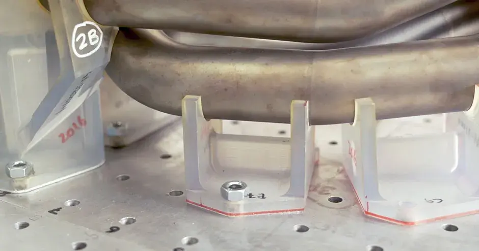 Image en gros plan sur des dispositifs de fixation Renault